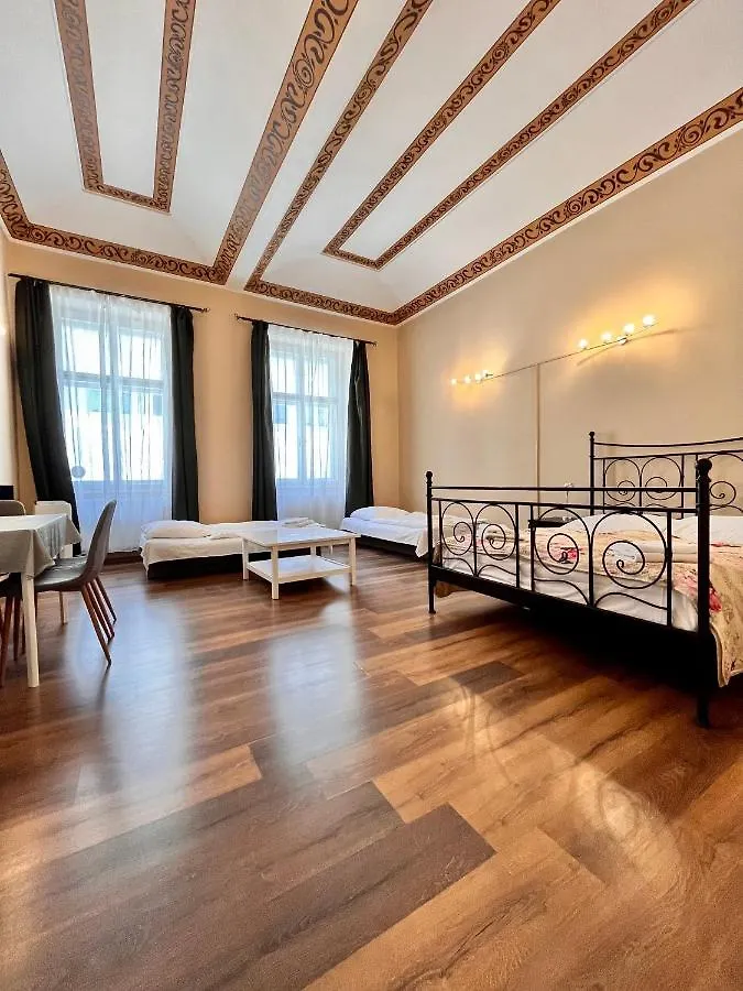 Aparthotel Casa Italia Praga 3*,